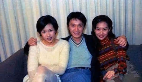 於文鳳登記結婚，65歲老公出身銀行世家，網友：比周星馳好多了