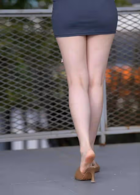 街拍美女身材胖了！