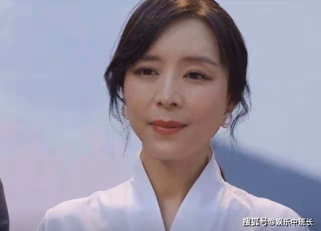《她的城》艾英親爹現身,一招讓謝長江破產淪為喪家犬,英沖成贏家