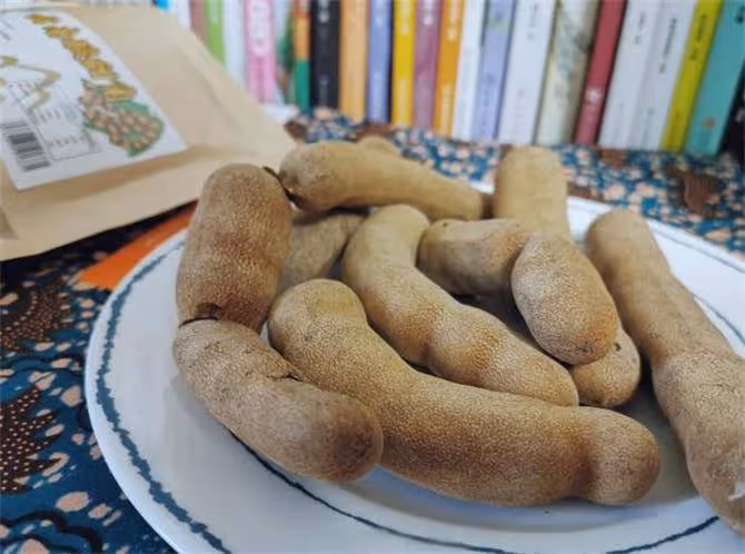 雲南特產甜酸角正確吃法,長得像花生,果肉像桂圓,酸甜開胃