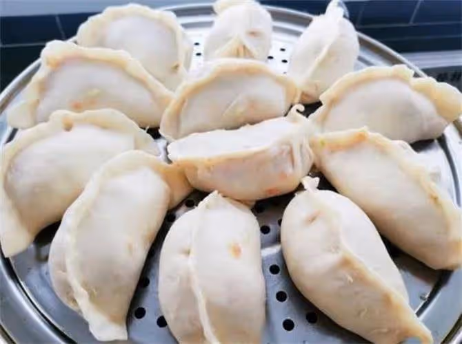 蒸餃子想要好吃外皮要柔軟，和面有講究，掌握了技巧從此告別干硬