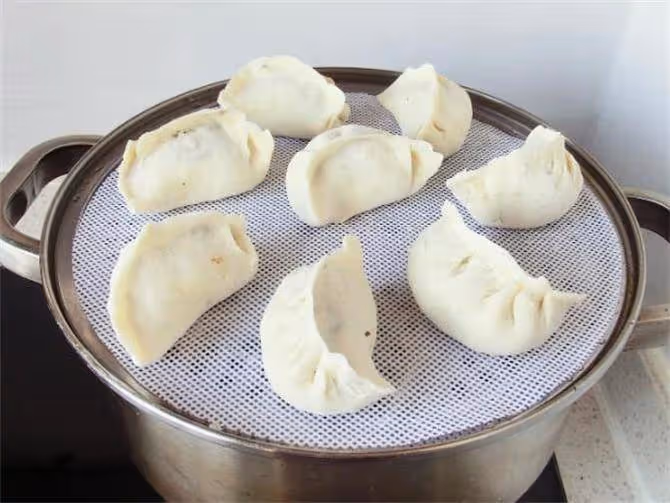 蒸餃子想要好吃外皮要柔軟，和面有講究，掌握了技巧從此告別干硬