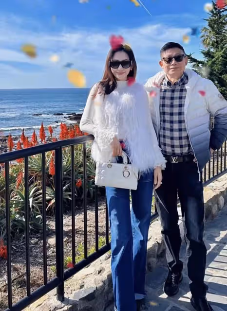 浙江台花旦攜父母定居美國,曬全家福皆是高顏值,嫁富豪相夫教子