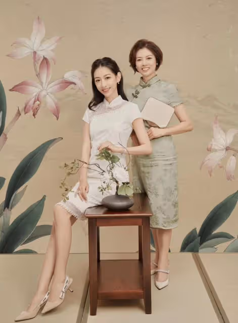 浙江台花旦攜父母定居美國,曬全家福皆是高顏值,嫁富豪相夫教子