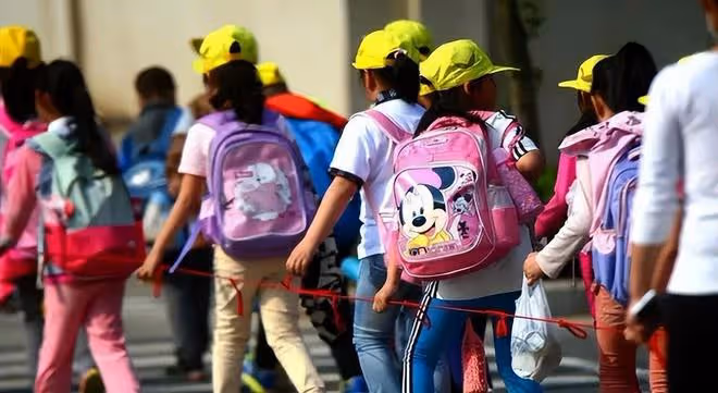 回顧她6歲被拐,9年不吃早餐攢500元當車費,終靠7個字找到家人