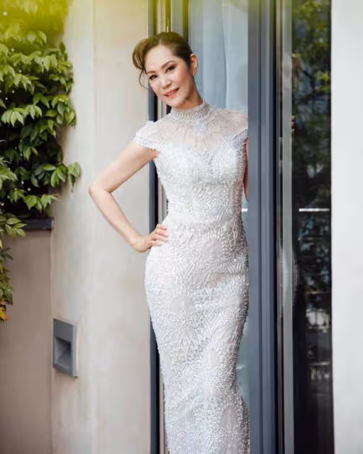甄子丹大6歲岳母拍婚紗照!婀娜多姿身材好,富商老公已去世3年