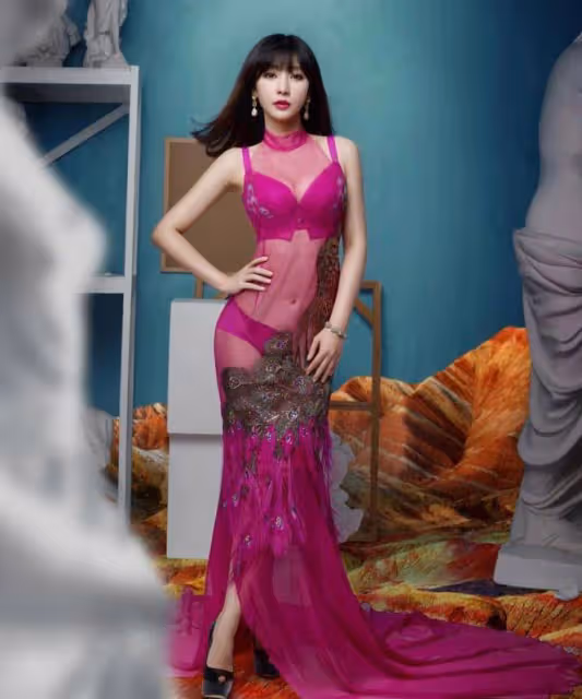 柳岩的身材不僅散發著獨特的魅力,還展現了女性的曲線美