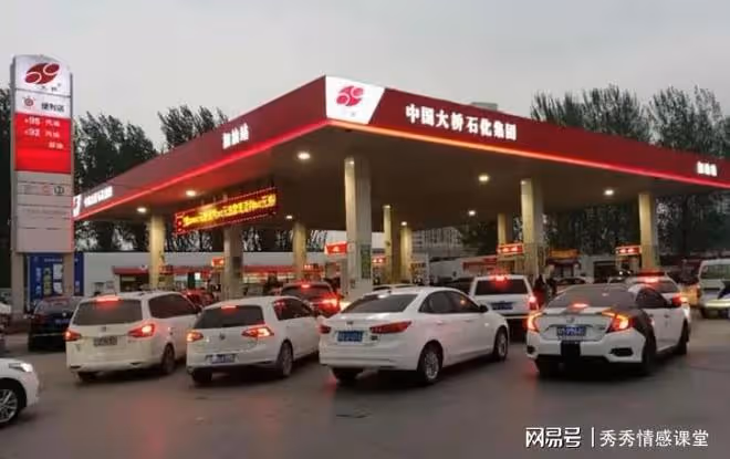 妻子下車忘了關藍牙,突然主動車內播放一條語音,結束3年婚姻