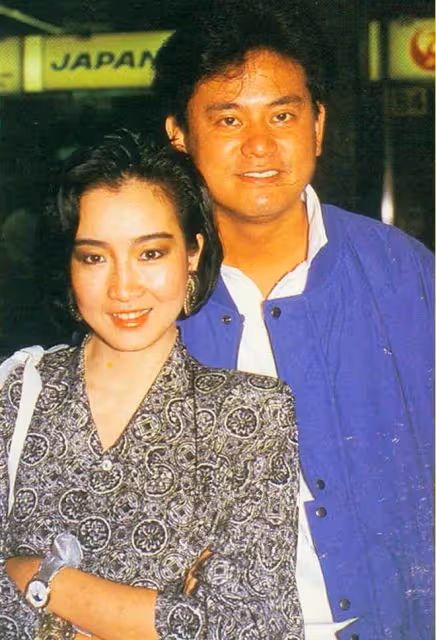 陳百祥新疆慶結婚44周年！花海依偎妻子好浪漫，譚詠麟見證幸福
