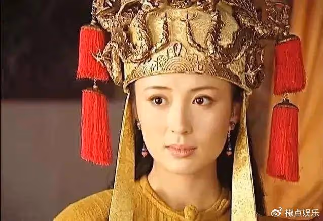 她,長得美演技好,嫁圈外老公生帥氣兒子,一家三口過得平凡也幸福