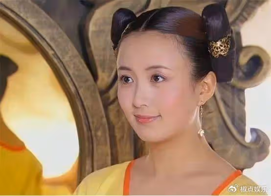 她,長得美演技好,嫁圈外老公生帥氣兒子,一家三口過得平凡也幸福