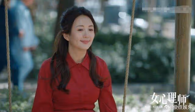 她,長得美演技好,嫁圈外老公生帥氣兒子,一家三口過得平凡也幸福