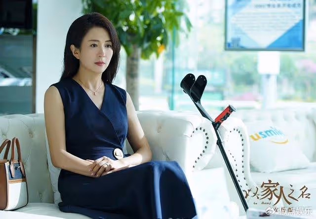她,長得美演技好,嫁圈外老公生帥氣兒子,一家三口過得平凡也幸福