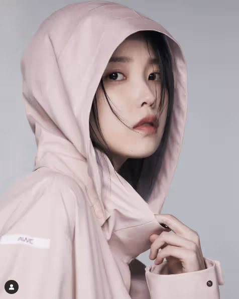 IU、孫錫求合體拍攝廣告畫報!網友紛紛表示:「希望可以看到這兩位一起拍片」