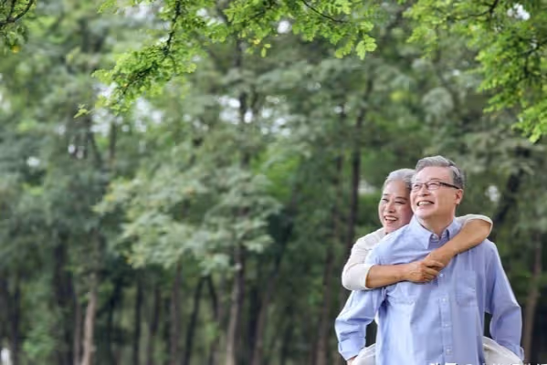 大媽退休金5000想躺平，兒子卻要她打工，兒子：不給錢斷絕關係