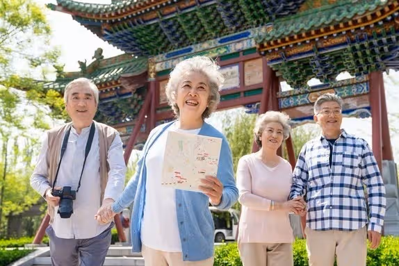 大媽退休金5000想躺平，兒子卻要她打工，兒子：不給錢斷絕關係