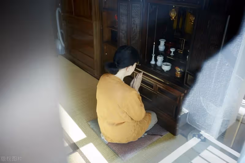 65歲大媽哭訴：人老了別把錢看得太重，再多的錢也比不上兒女孝順
