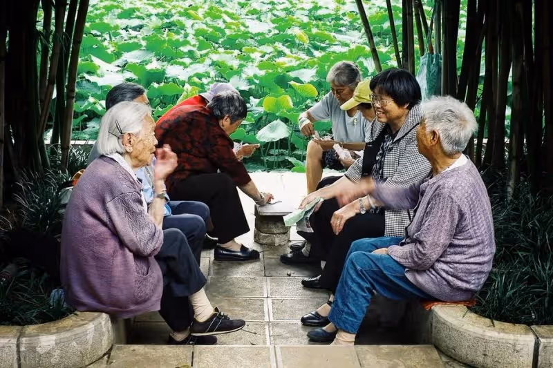 90歲外婆住我家16年沒掏一分錢，她仙逝後，我在床頭櫃發現一封信