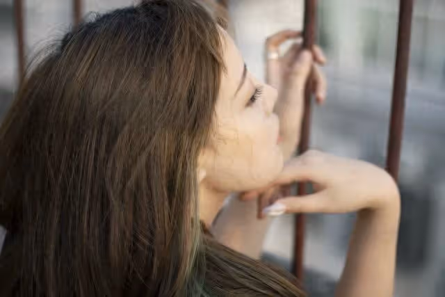 七夕這天,他和表弟的未婚妻見面,沒想到她是他同居3年的前女友
