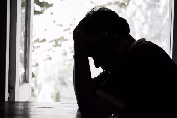 岳父進城看病，問我借10萬塊，妻子得知後要和我離婚：人性太複雜