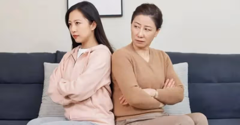 她不願跟鄉下婆婆同住，丈夫發飆不願意就離婚，她：離就離