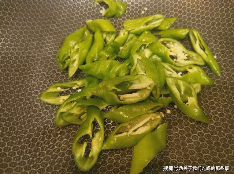 經典下飯菜之辣椒炒肉,葷素搭配,營養又解饞,3碗米飯不夠吃