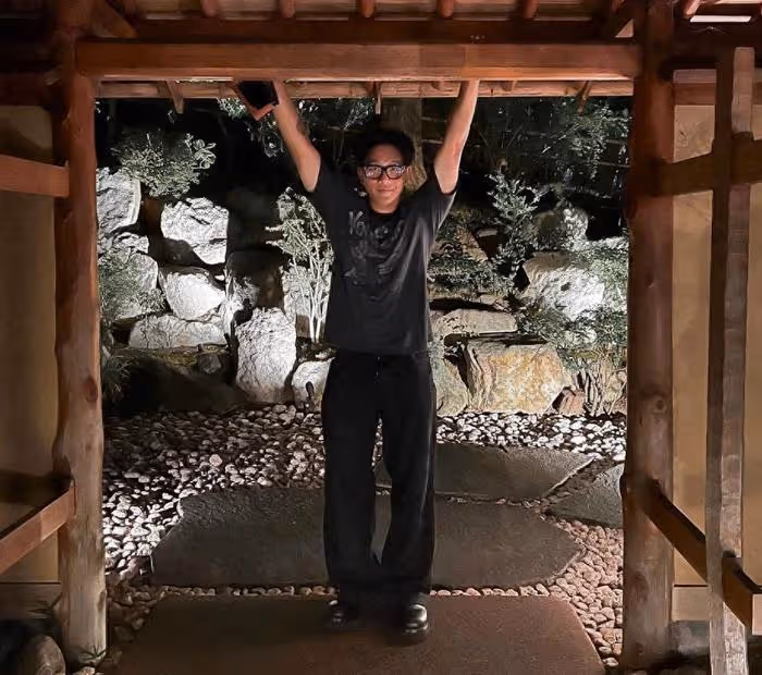 陳坤21歲兒子曬近照，帶奶奶赴日旅遊超溫馨，網友喊話快回來
