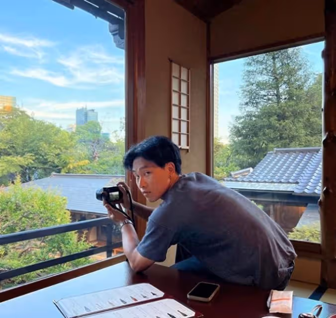陳坤21歲兒子曬近照，帶奶奶赴日旅遊超溫馨，網友喊話快回來