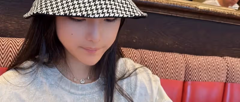 李湘14歲女兒回英國上學！一年僅學費就要35萬元，保底消費50萬起