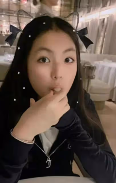 李湘14歲女兒回英國上學!一年僅學費就要35萬元,保底消費50萬起
