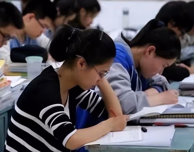 紀實：女孩高考47分，爺爺含淚請求複查考卷，真相出來後令人淚目