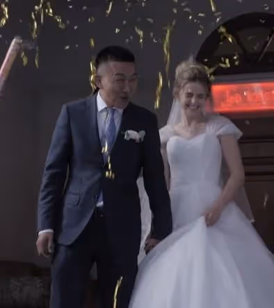 回顧:東北網紅娶小9歲俄羅斯美女,婚禮現場,陸毅夫婦傾情獻唱
