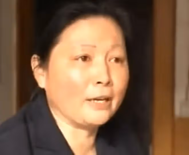 2013年,7名美艷少婦自願與禿頭大爺發生關係,警方調查:不簡單