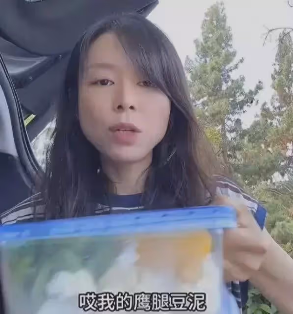 43歲張靜初現狀令人擔憂,吃生花菜臉色黃綠,堅持吃素頭髮稀疏!