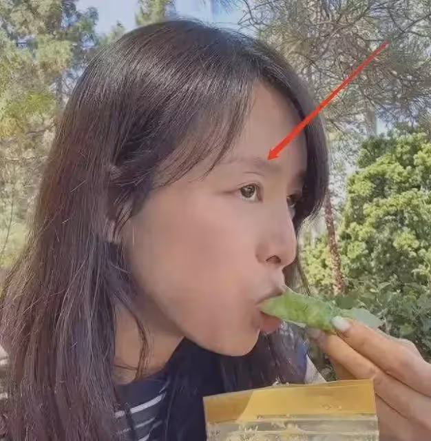 43歲張靜初現狀令人擔憂,吃生花菜臉色黃綠,堅持吃素頭髮稀疏!