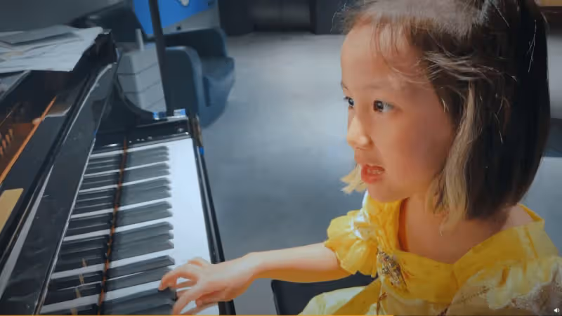7歲小女兒也染髮做美甲,小女孩愛美心強,黃磊教育普通人學不來