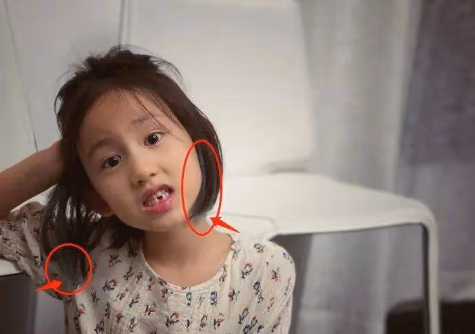 7歲小女兒也染髮做美甲,小女孩愛美心強,黃磊教育普通人學不來