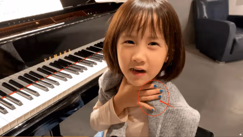 7歲小女兒也染髮做美甲,小女孩愛美心強,黃磊教育普通人學不來