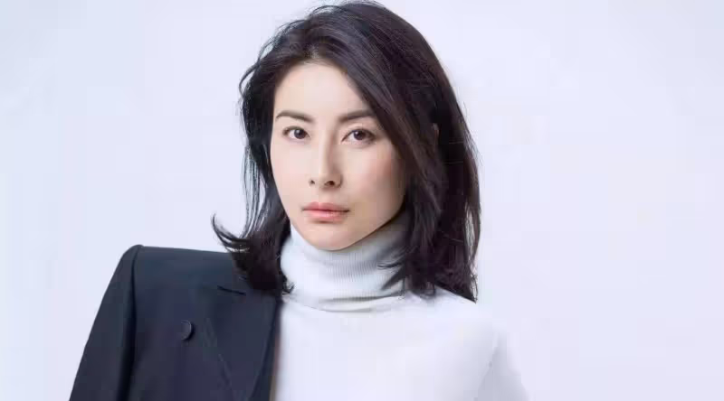 40歲郭晶晶獲節日禮物,三子女親手做蛋糕,結婚9年仍單獨約會