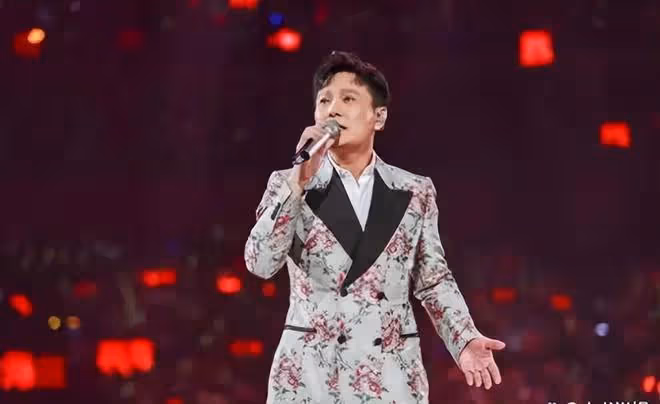 情歌王子張信哲商演無人捧場,最低20元一張門票,座位大面積空著