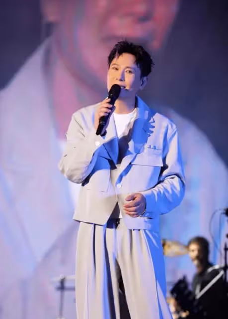 情歌王子張信哲商演無人捧場，最低20元一張門票，座位大面積空著