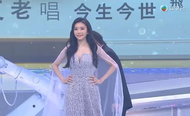 恭喜!21歲佳麗奪《2023港姐競選》冠軍! 王怡然、王敏慈分獲亞季