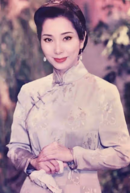 不是爸爸親生!陳美鳳曝嚴父「連裙襬都要管」謝養育恩 「人生首棟房送他」甘願兩家來回跑