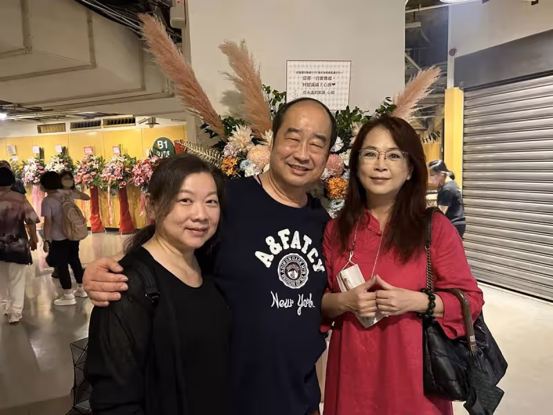 瓊瑤認她當乾女兒!一代玉女「中年轉職開茶樓」淡出螢光幕 「罕現身乾媽演唱會」60歲氣質猶存