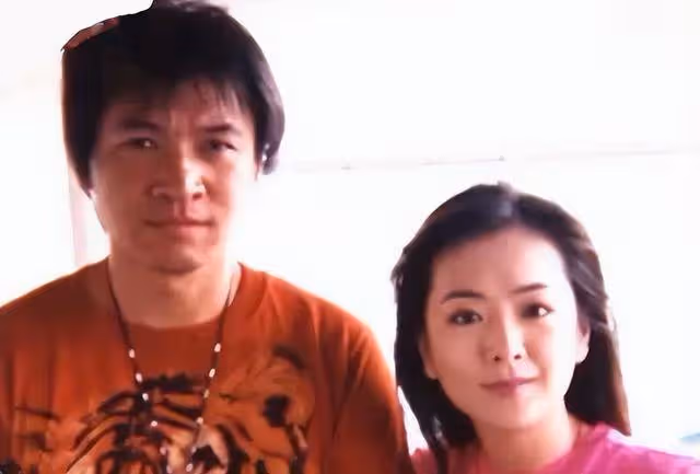 瓊瑤認她當乾女兒!一代玉女「中年轉職開茶樓」淡出螢光幕 「罕現身乾媽演唱會」60歲氣質猶存