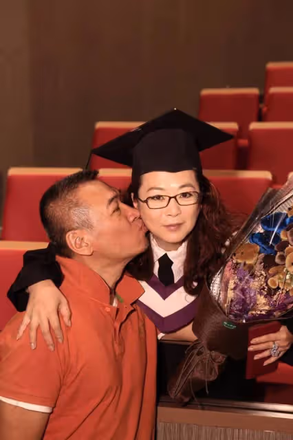 瓊瑤認她當乾女兒!一代玉女「中年轉職開茶樓」淡出螢光幕 「罕現身乾媽演唱會」60歲氣質猶存