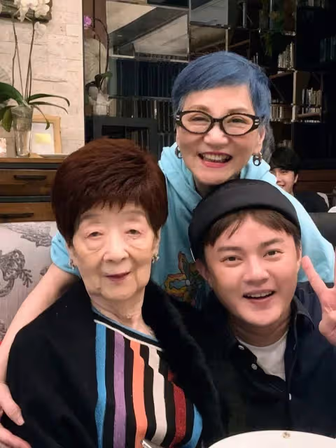 張小燕75歲大壽!演藝圈「5大咖皆到場」人脈不簡單 她驚喊「國際巨星也來了」全場歡呼