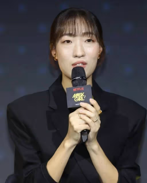 《假面女郎》李寒星爆紅, 漫畫照著她畫! 靠臉成話題焦點