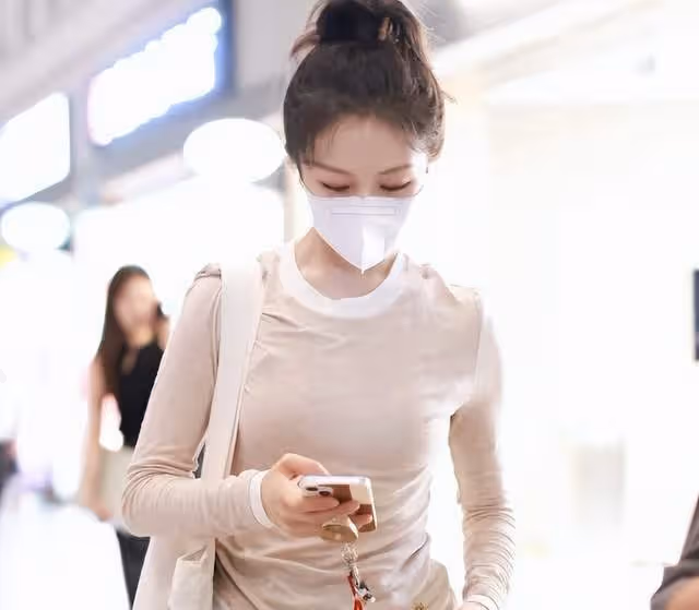 李蘭迪機場偶遇徐紹瑛,順口叫了一聲李萬兵,徐紹瑛的反應讓人笑翻