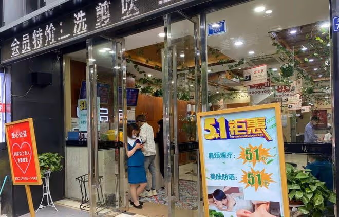 妻子理髮店「消費」150萬，丈夫知道後堅決要離婚，我真養不起